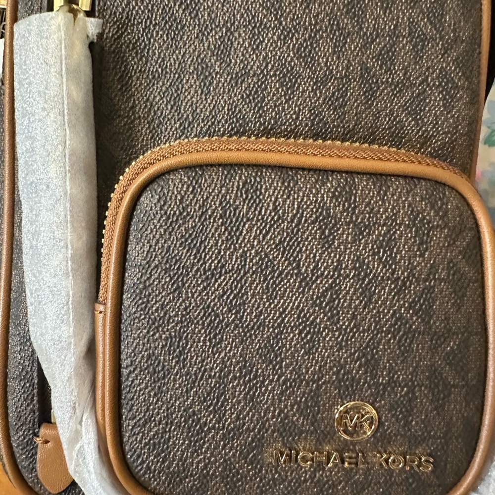 Michael Kors Crossbody Bag ~ Camera Bag ~ Elliot Brown Small Logo Cross Bag NWT - Picture 7 of 13